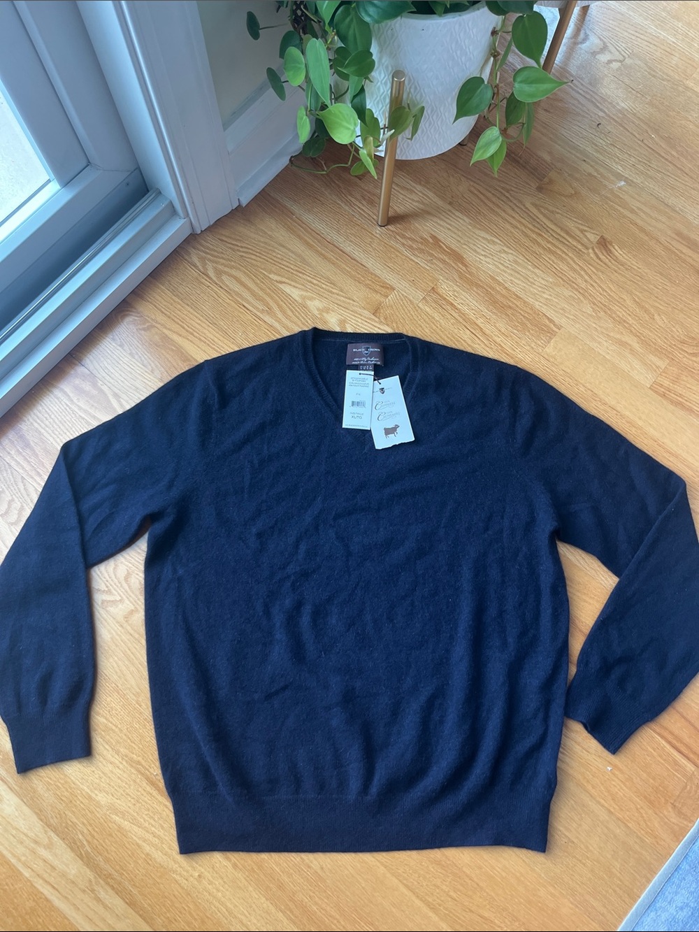 Cashmere “Black Brown 1826” Men's V-Neck Sweater in Navy Blue